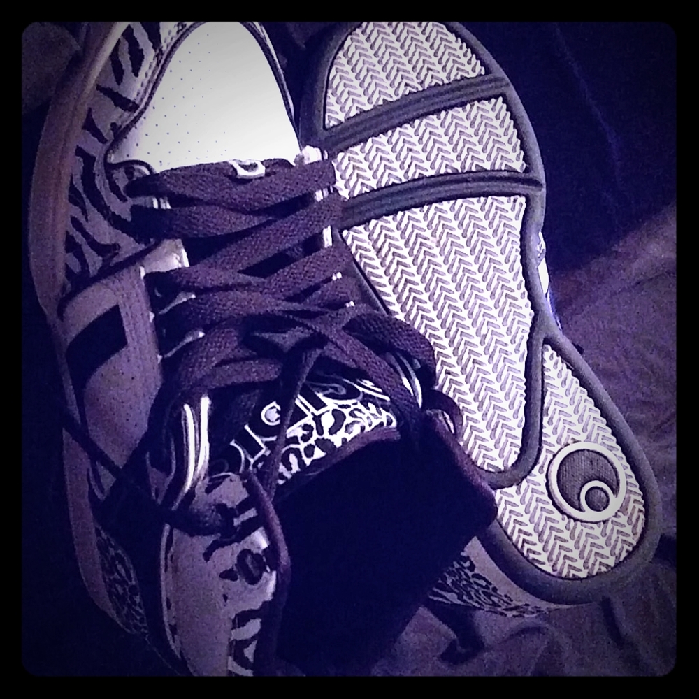 Osiris athletic shoes size 6 youth..size 7 1/2 Wom